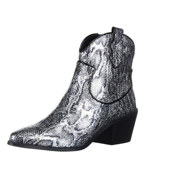 🛍️ sold 🛍️ BETSEY JOHNSON lucki western booties size 6.5 in silver snake sequin - Picture 2 of 5